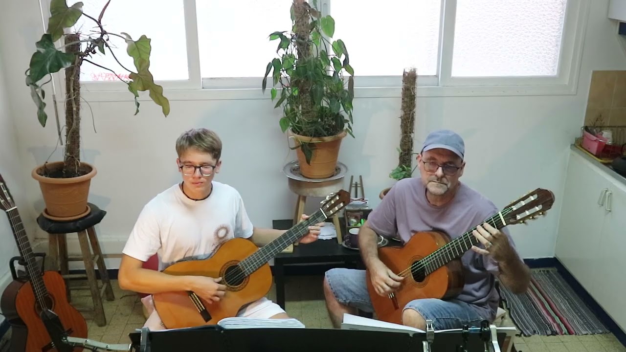 Gavotte - Francisque Caroubel (1640) Renaissance guitar Duet