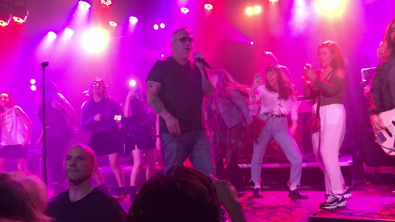 Smash Mouth - I’m a Believer (live)