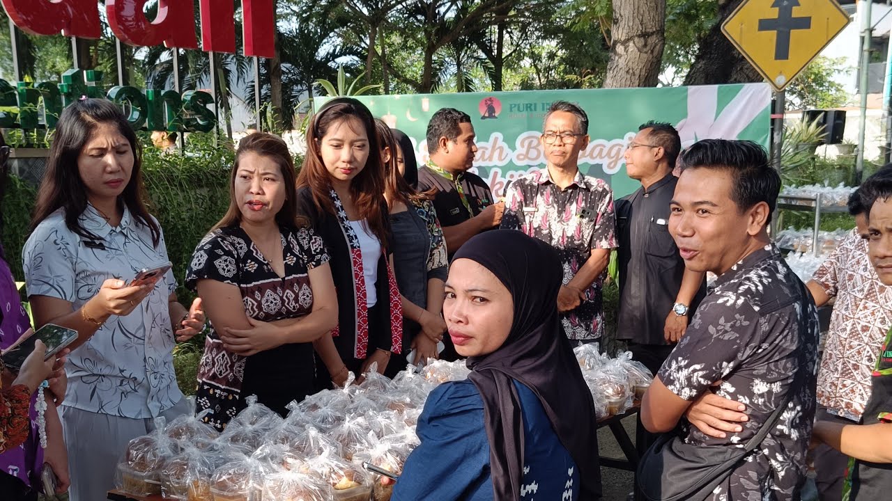 LIVE: Puri Indah Hotel & Conventions Berbagi Takjil
