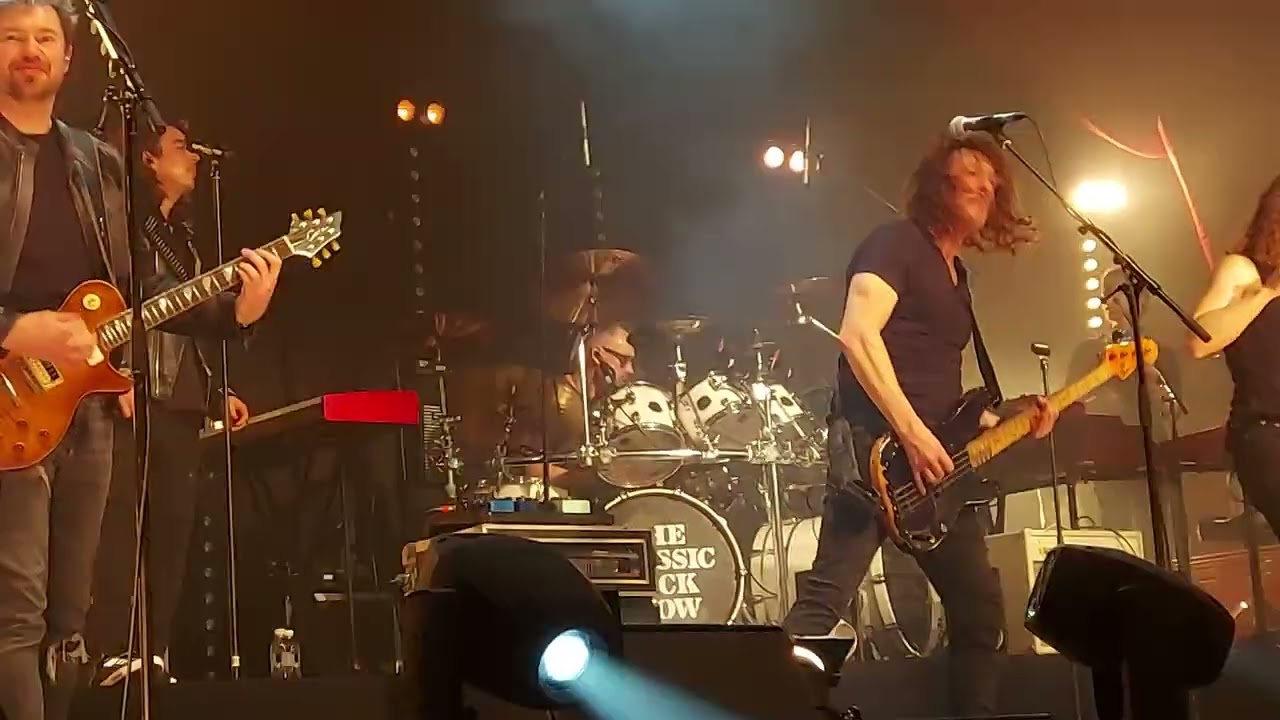 Classic rock show Ipswich, thunderstruck 