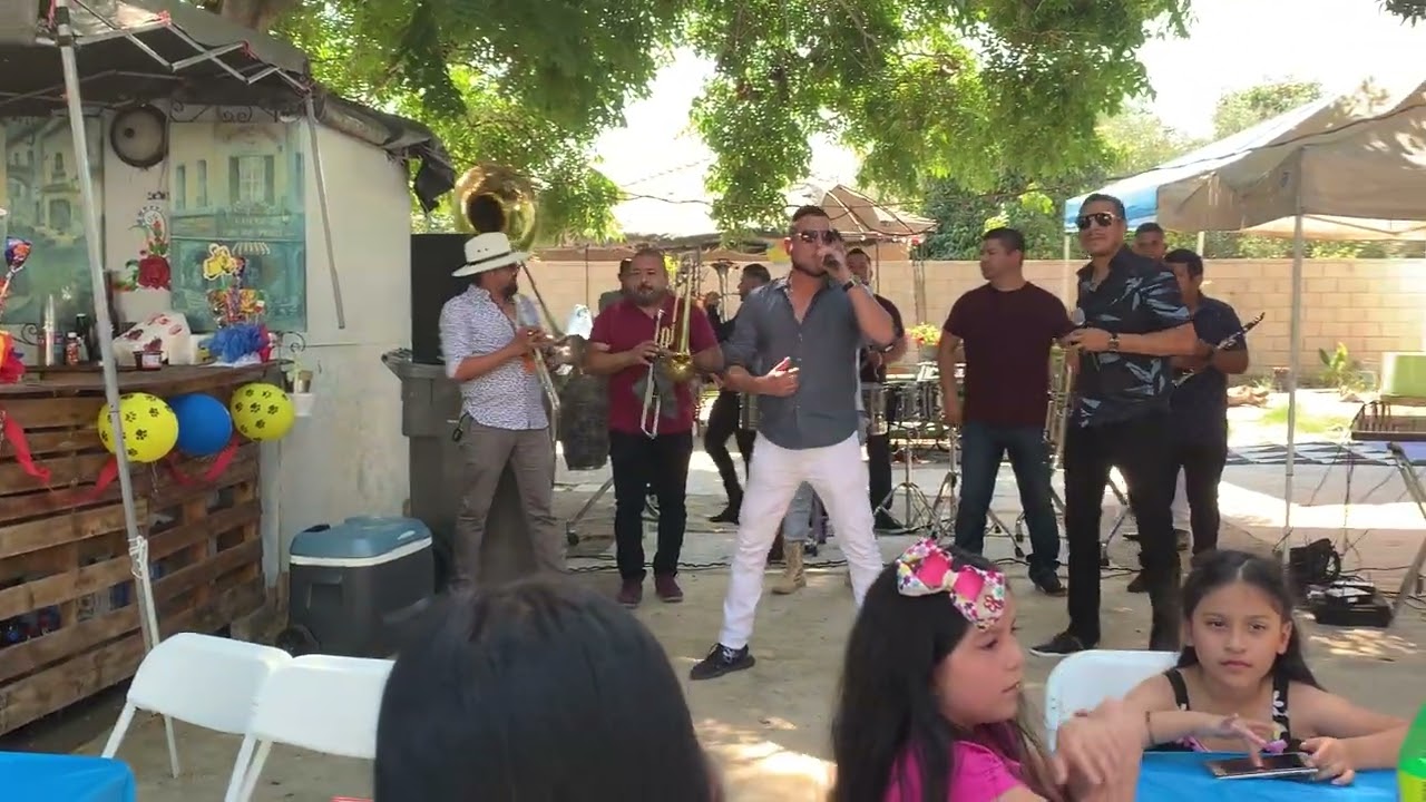 Banda los plebes de Sinaloa Con cartitas y palabras (fiesta de mi hijo)