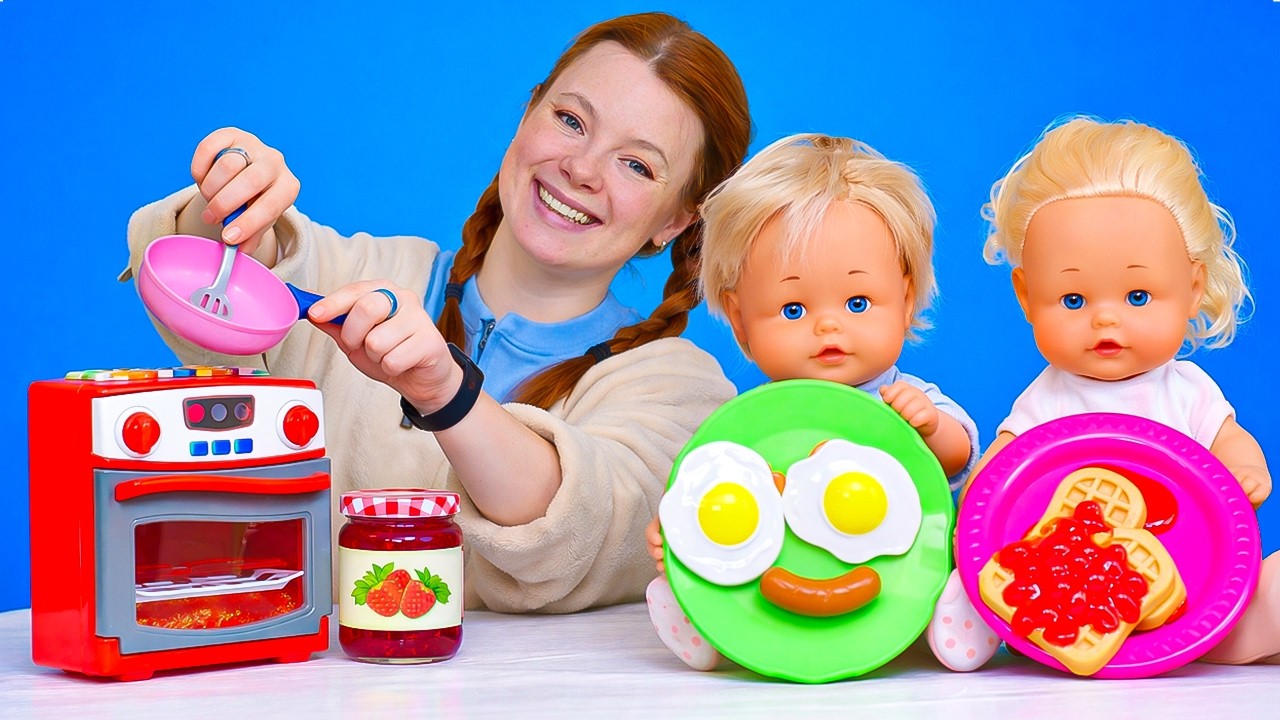Kochspiel mit Irene und Nenuco-Puppen. Frühstück für die Zwillinge.