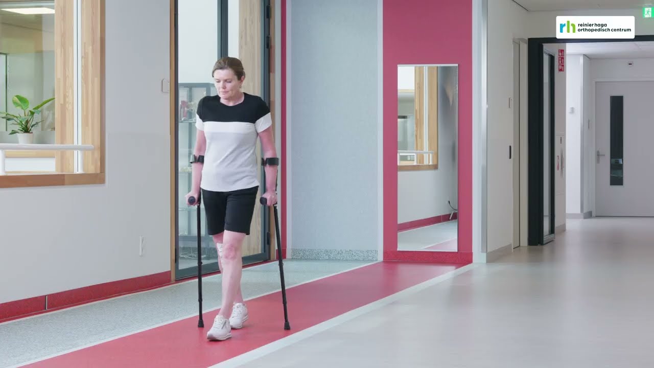 Belast lopen met elleboogkrukken