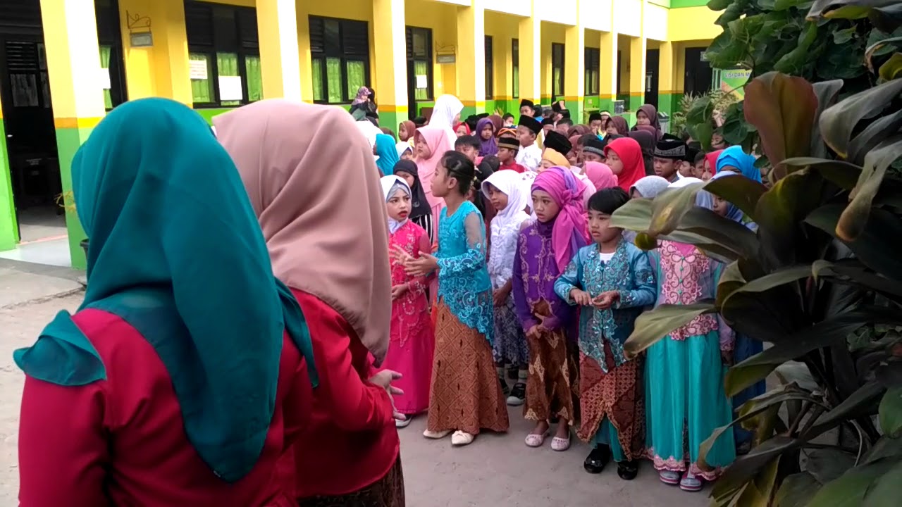 Kegiatan hari kartini di SDN kragilan 2.