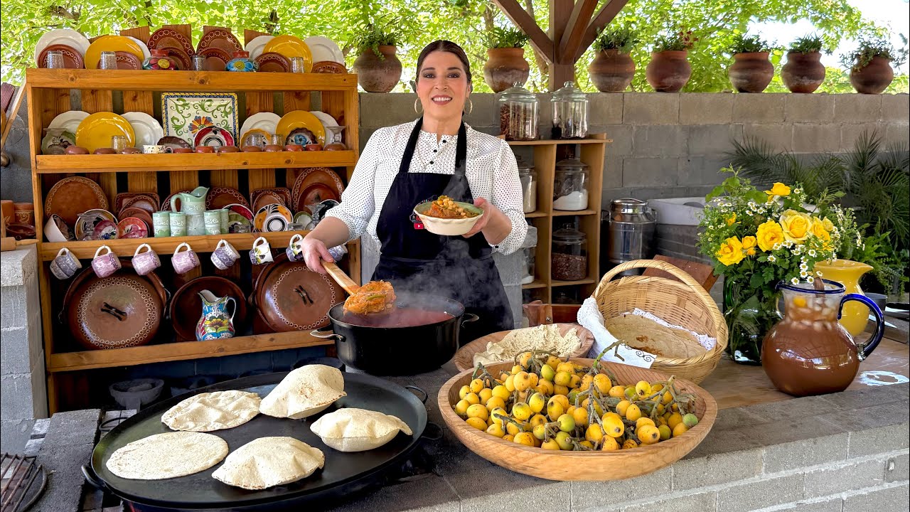 CORTANDO NISPEROS, NOPALES, FLORES, Y MANZANILLA Y UN RICO ESPINAZO CON NOPALES!!