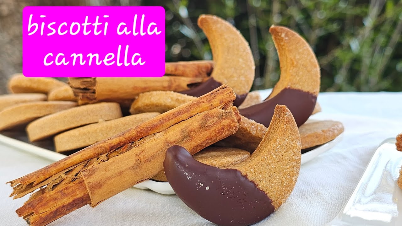 Biscotti alla cannella, frollini friabili con zucchero di canna e aromatizzati alla cannella .