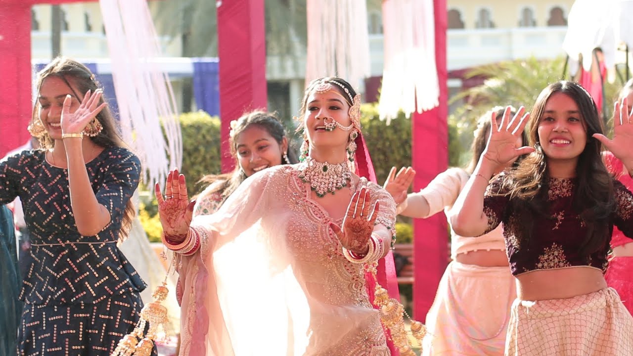 mileya mileya muje | Phere entry | Bride special | AmorWeds office wedding video