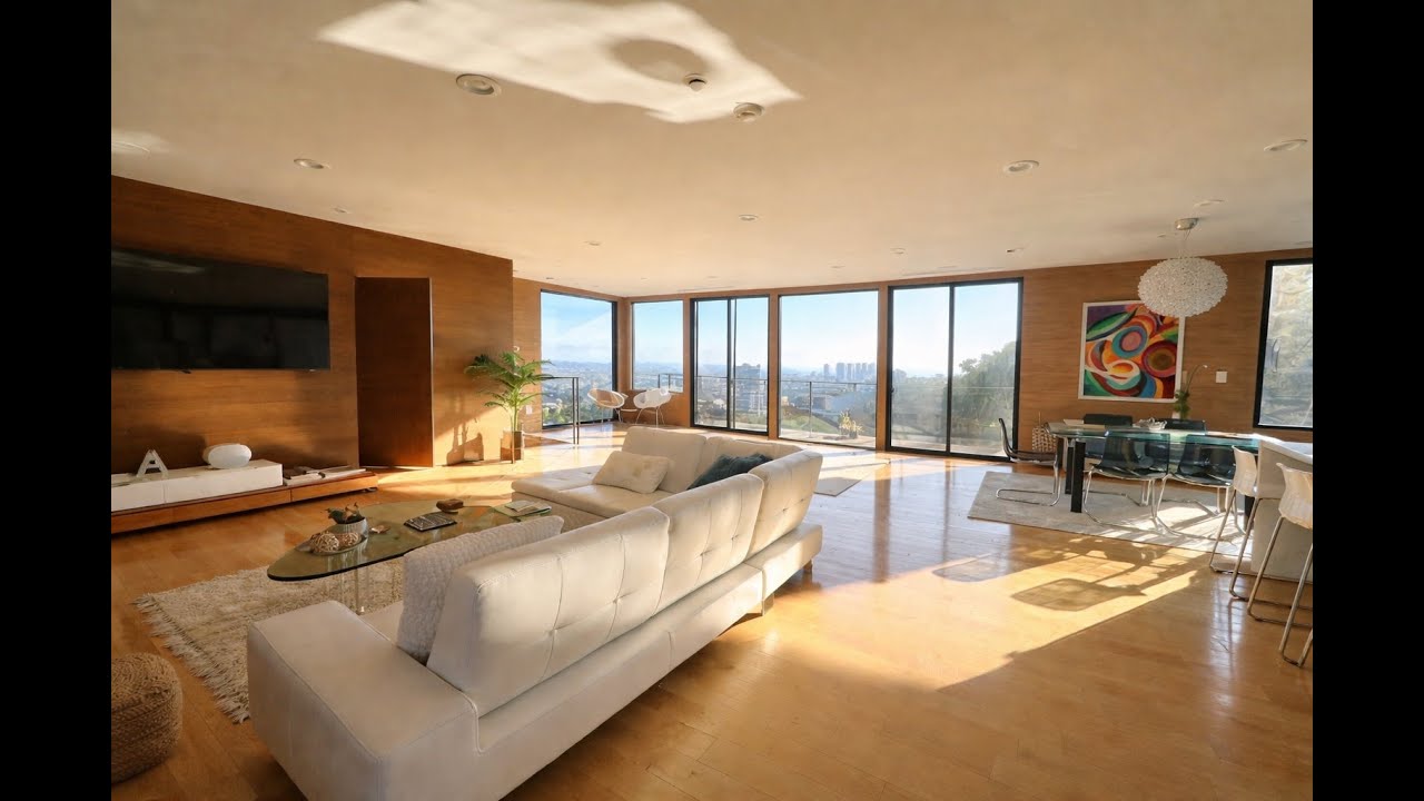 9300 Warbler Way Los Angeles, CA |