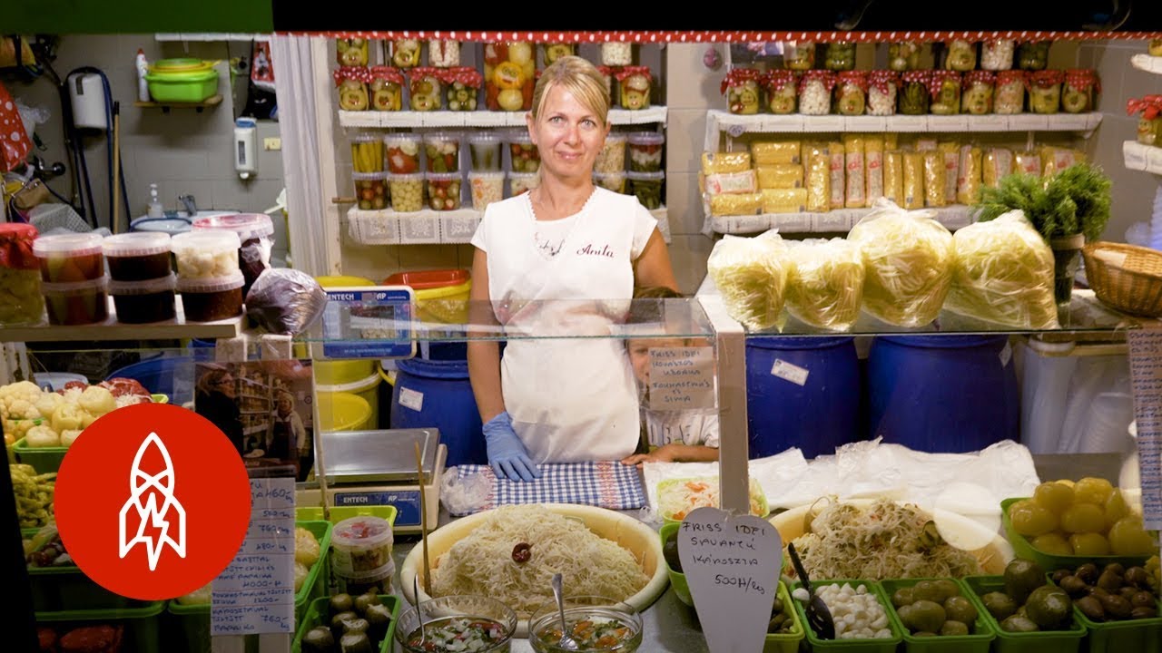 Sample the Tastes of Budapest&rsquo;s Great Market Hall