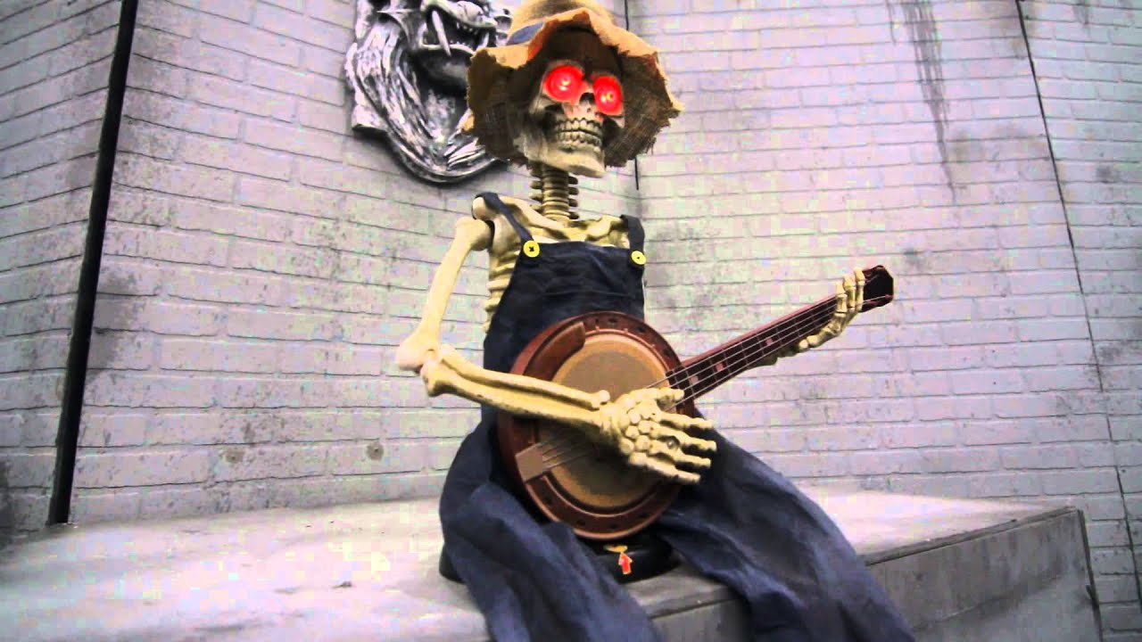 VA111 _ Skeleton Playing Banjo Animated Prop