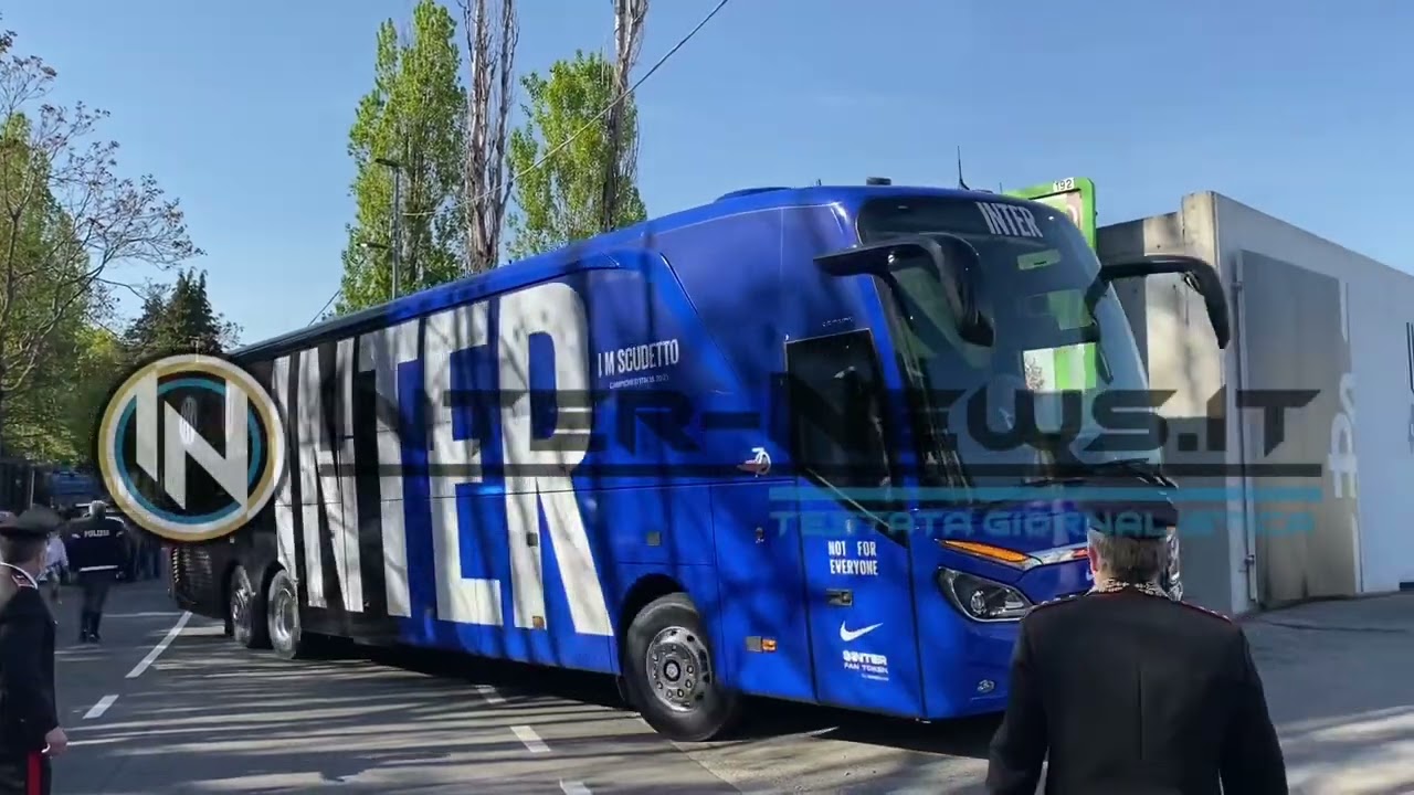 L'arrivo di Inter e Spezia allo stadio Picco per la 33ª giornata di Serie A