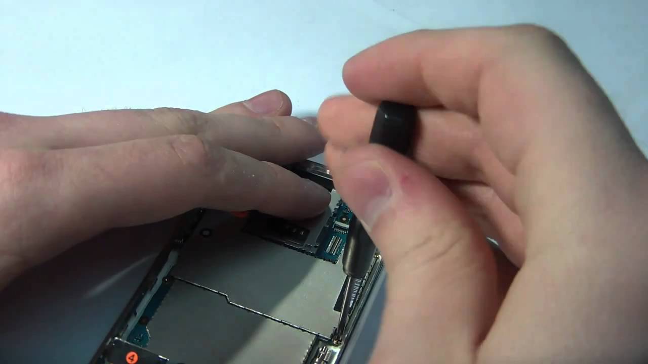 Видео 3. Материнская плата iPhone 3GS
