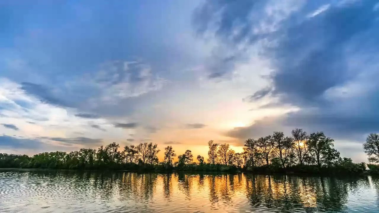 RELAXING WITH N SOFT PIANO MUSIC