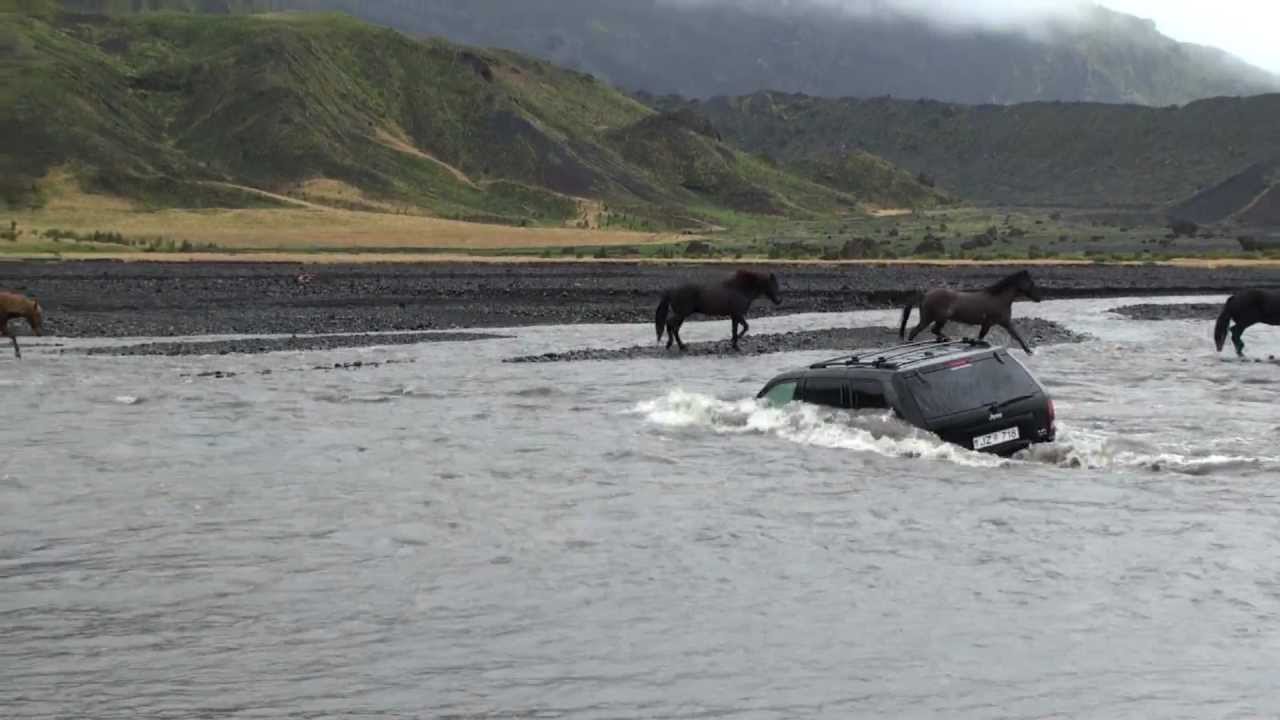 SUV half-drowns in Iceland