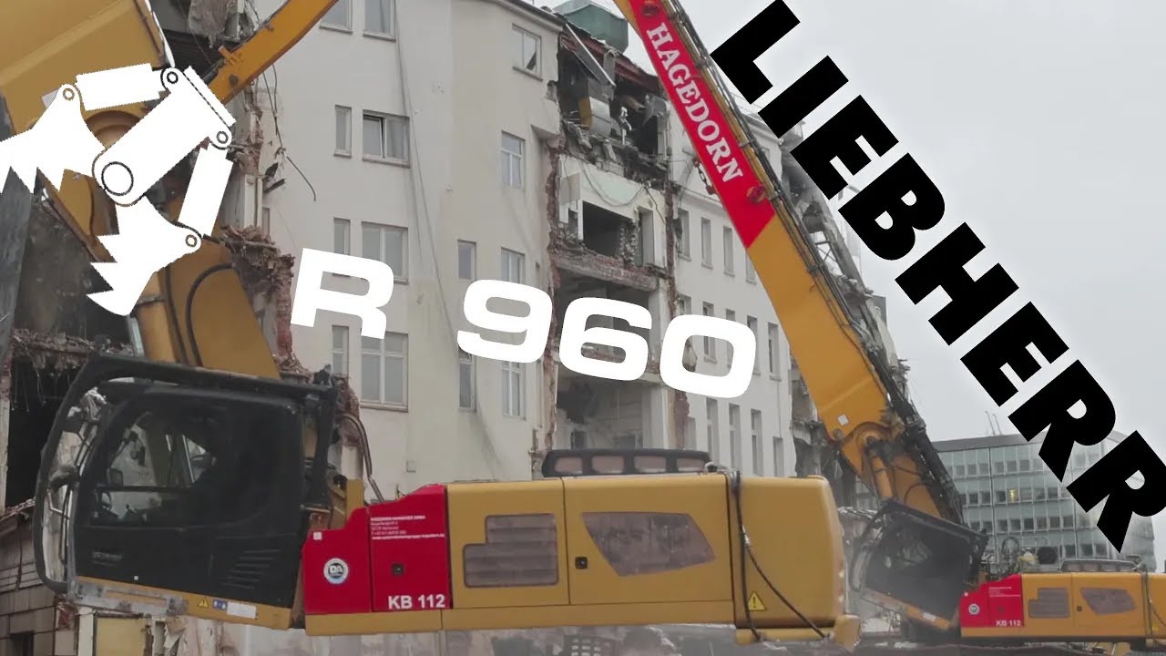 Liebherr R960 high reach ⚒️ 🚧 demolition excavator tearing down historic building downtown 4K/60fps