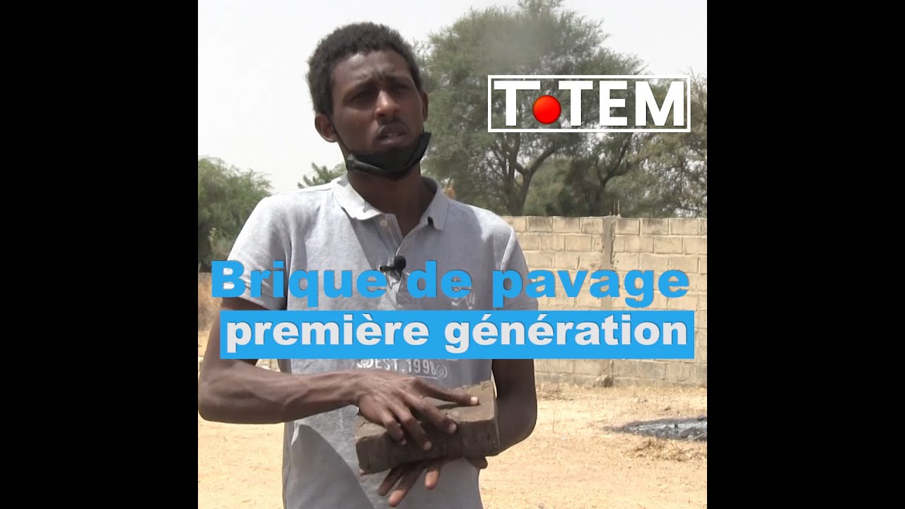 Au Sénégal, cet inventeur recycle les déchets plastiques en brique de pavage !