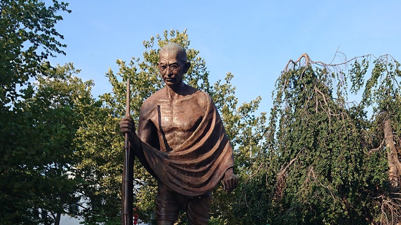 Mahatma Gandhi Statue in Washington DC USA - by Indian Embassy - 2018 July 14 real sounds  Unedited