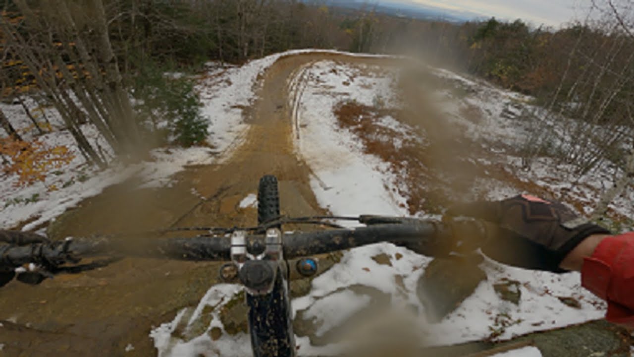 Dernière ride enneigée au Highland Bike Park