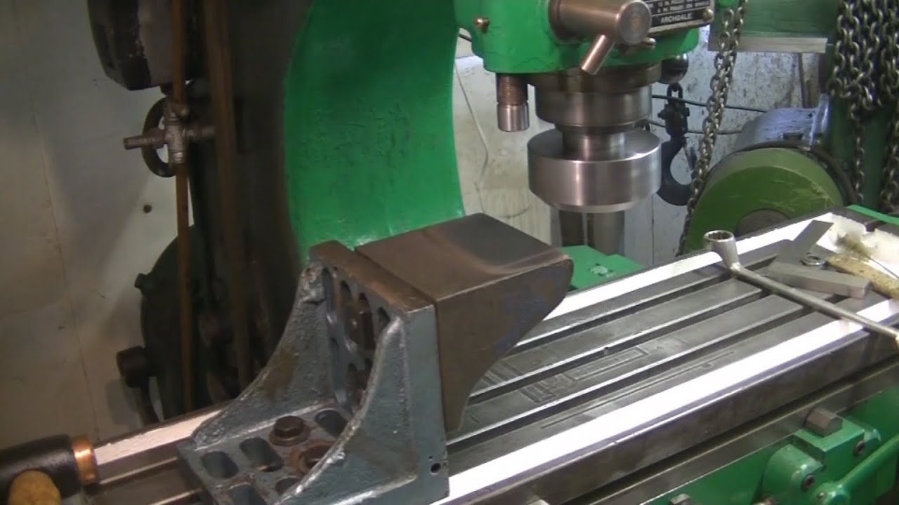 Milling Machine Angle Plate Set Up. Fly cutting cast iron.