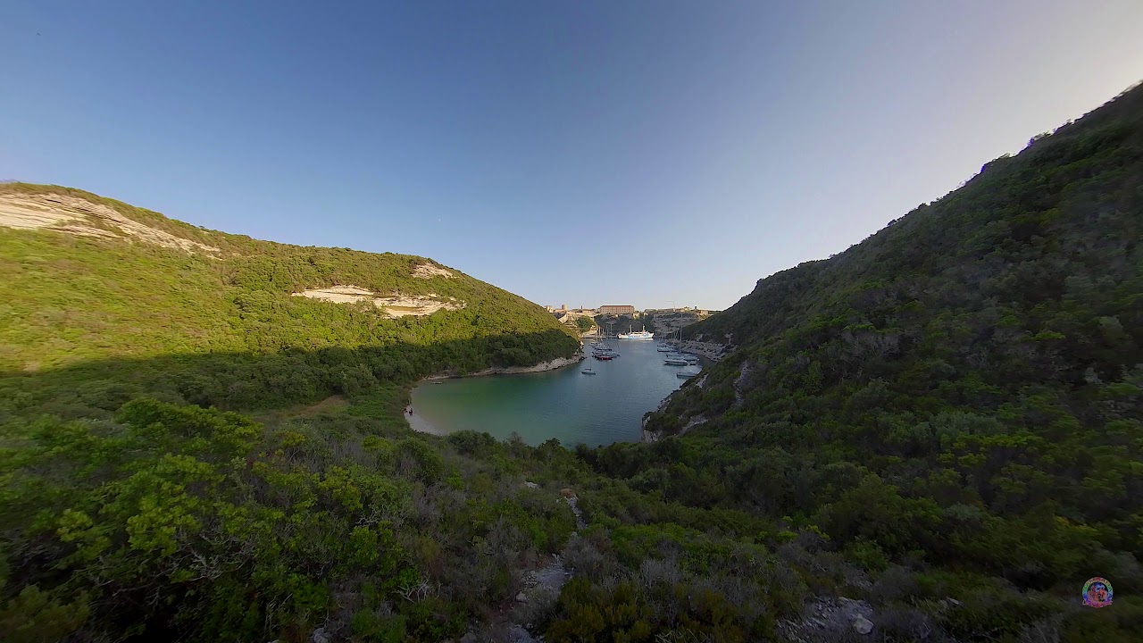 Vue sur les hauteurs de la Calanque de la Catena &agrave; Bonifacio en Corse #corse #corsica #bonifacio