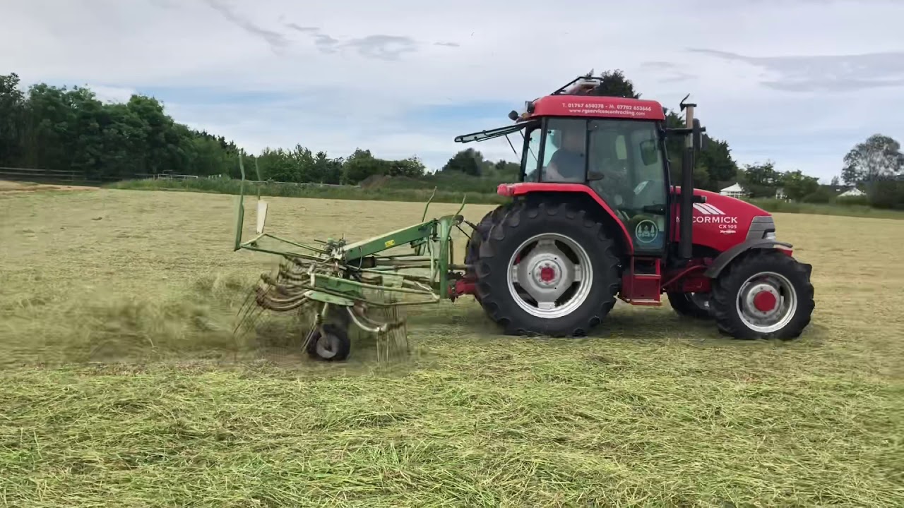 Mccormick cx 105 hay making