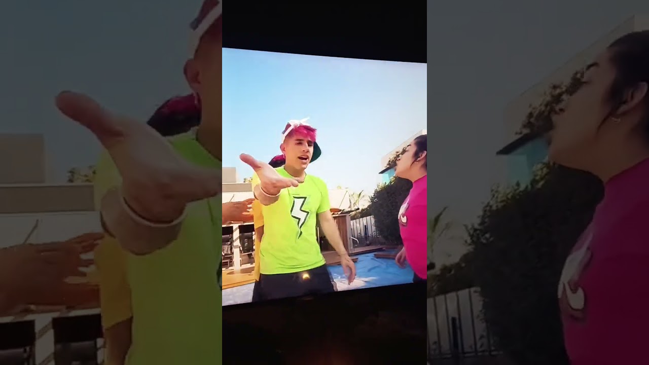 Para acha o v&iacute;deo pesquisa  passamos 100 horas brigando Emily Vick