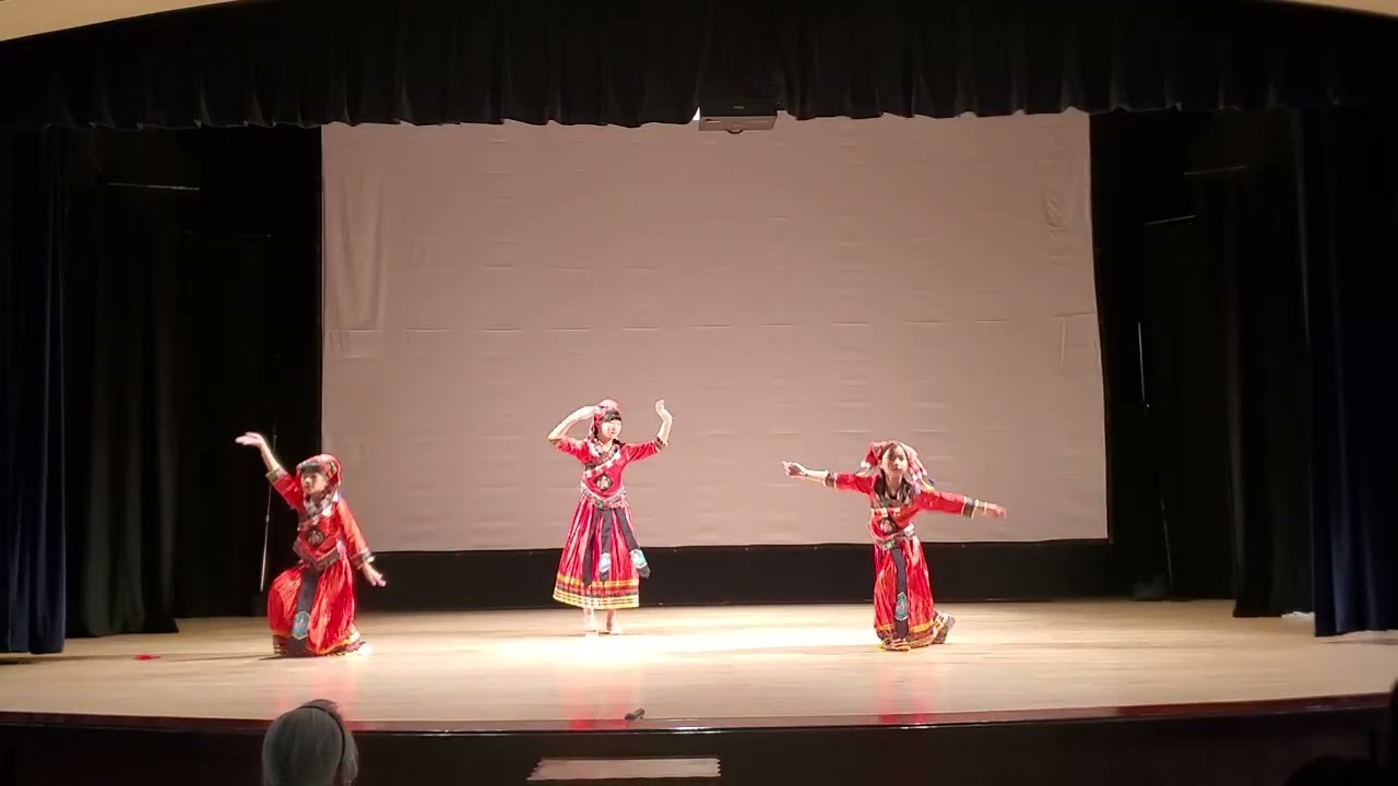 湘西拦门酒(屋倫嘎嘎自学舞蹈课堂新年表演dance)