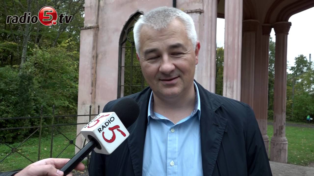 Ruiny pałacu sprzedane