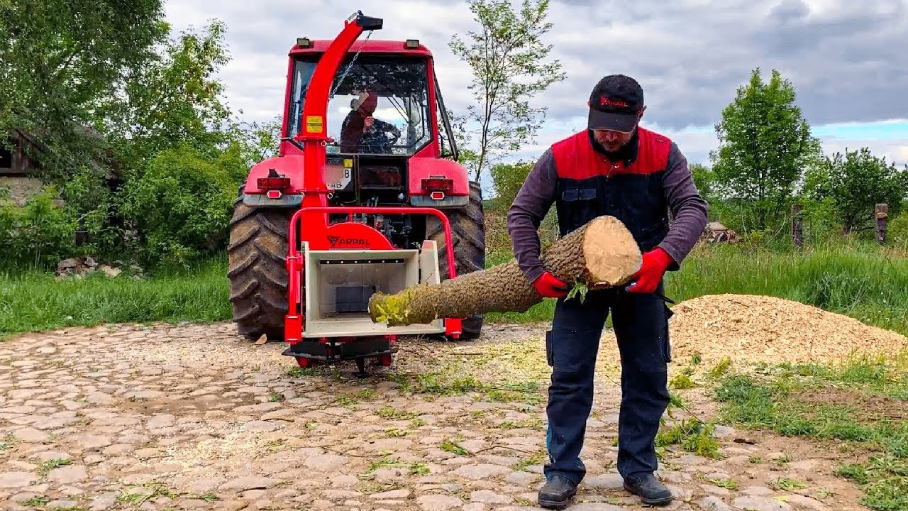 🔥From Branch to Splinter in Seconds Experience the Jaw Dropping Efficiency of the Mighty Woodchipper