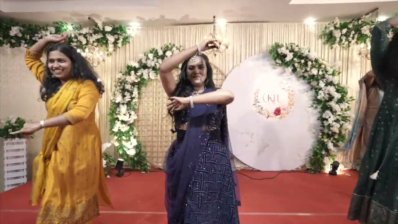 Engagement dance  bride and team                          Kannodu kannidayum & Chundath chethipo