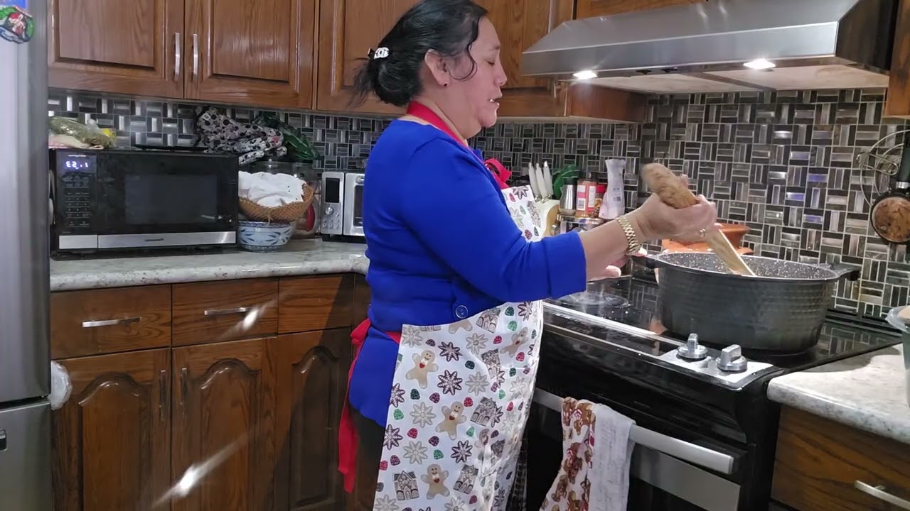   Aciondo chicharrones PAra este Findel An̈o de 2025