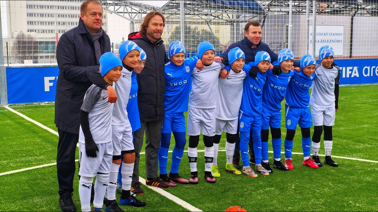 Mladá Boleslav: Na stadionu byla otevřena první FIFA Arena v ČR, úvodní výkop obstaral Pavel Nedvěd