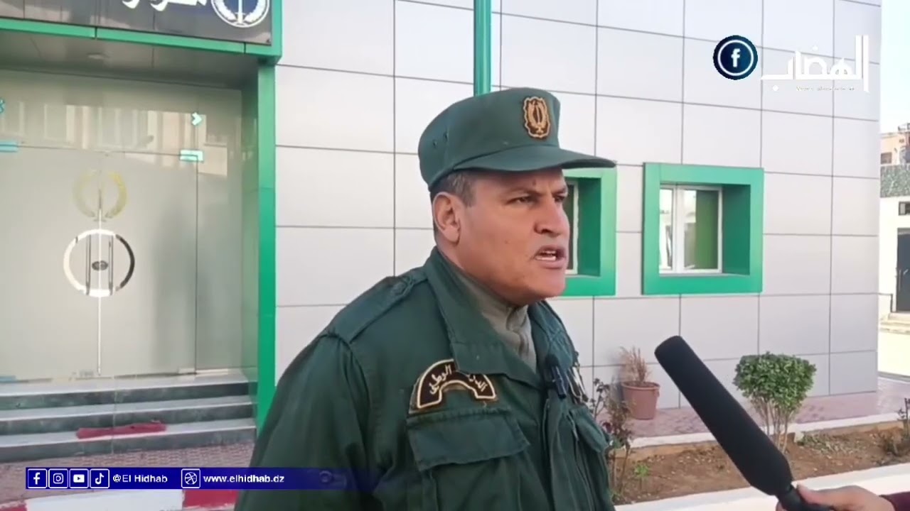  #شاهد ..الدرك الوطني #برج_بوعريريج يلقي القبض على سائق شاحنة يقوم بمناورات خطيرة بالطريق السيار