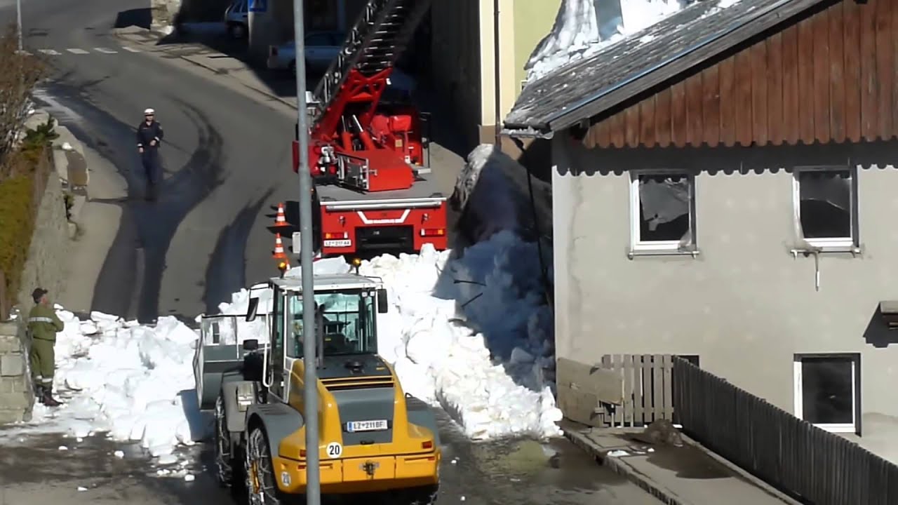 2014 Feuerwehr SILLIAN räumt Dach ab