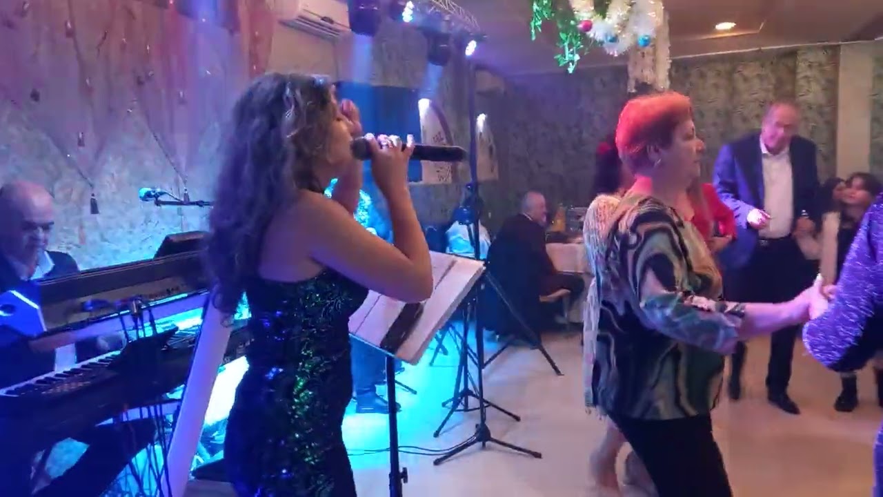 Formatia AltTon  O batrana intr o gara Revelion 2026