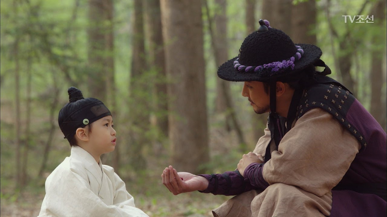 윤시윤이 어린 왕에게 전하는 성군의 자질 [대군 &ndash; 사랑을 그리다 16회] 20180422