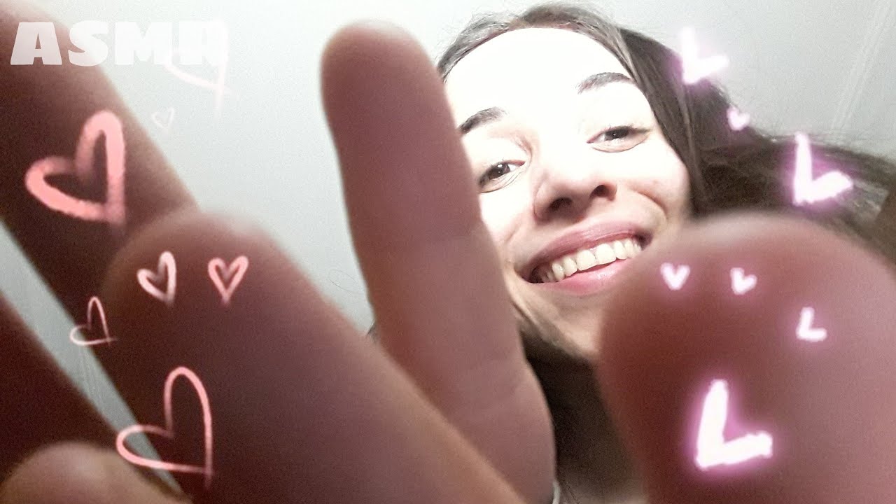 ASMR - Te duermes en las piernas de tu novia y ella te hace mimos (Roleplay) Español