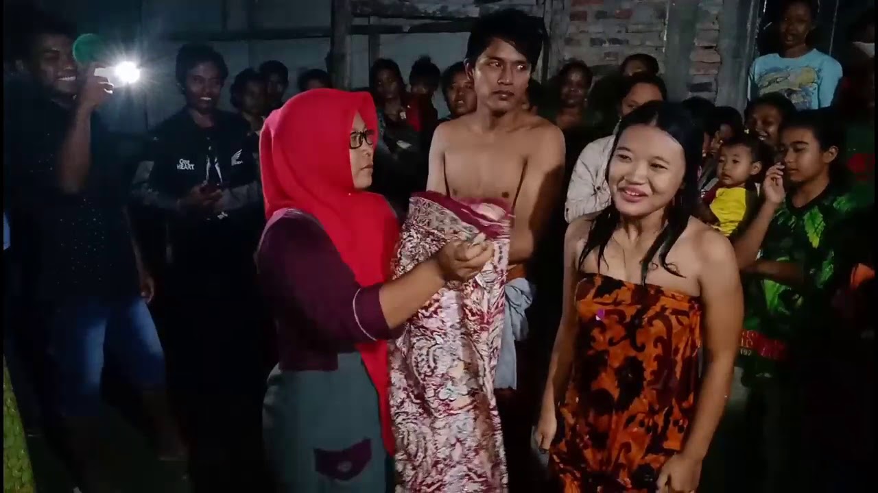 Tradisi Jawa Tingkepan (Mandi Kembang)