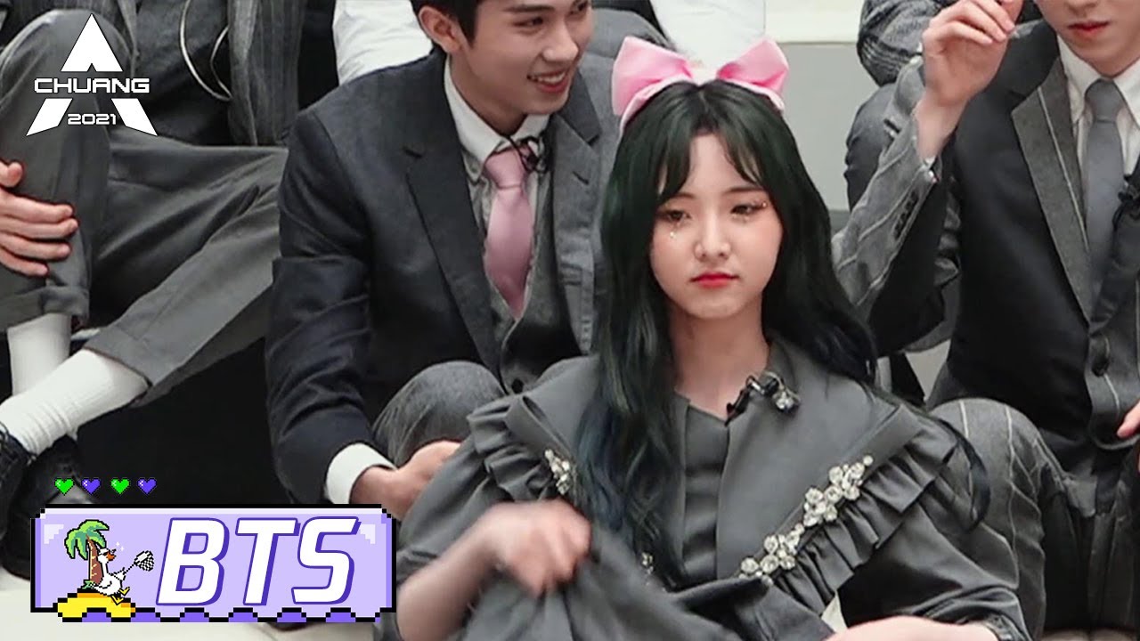Cuteness Overload! The 'Battle' Between Amber and Nene~ 可爱警告！刘逸云和郑乃馨观战间拌嘴好萌 | 创造营 CHUANG2021