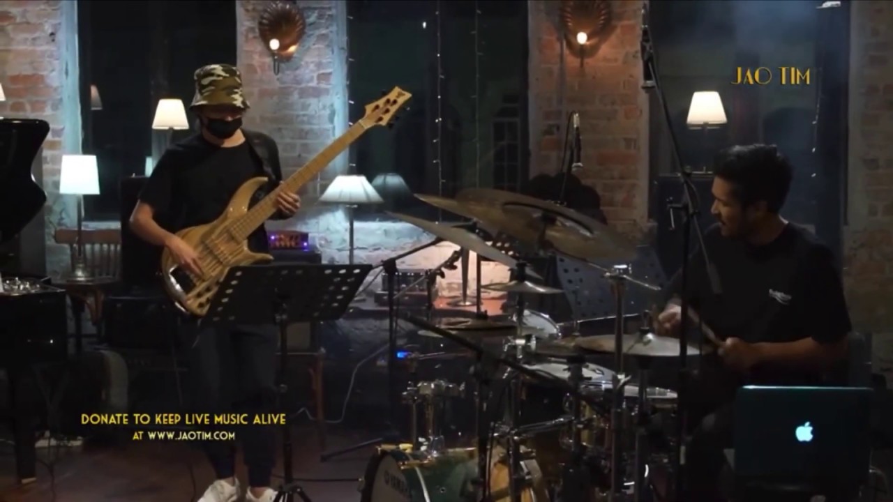 FluffBox: Bass solo with John Thomas Trio