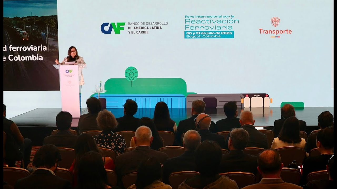 Ministra Maria Fernanda Rojas presenta la estrategia de reactivaci&oacute;n f&eacute;rrea