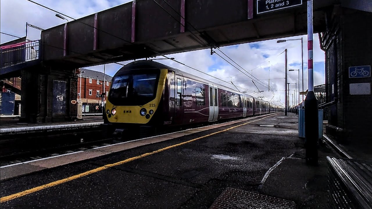 Wait for it...! Class 360 at full speed through Harlington! - Fly-by -