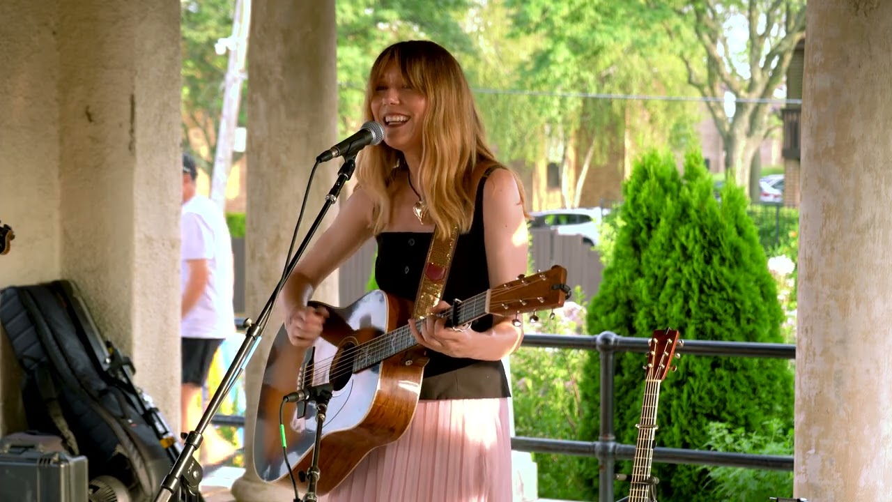 Molly Tuttle - That's Gonna Leave a Mark (Peak Summer Session)