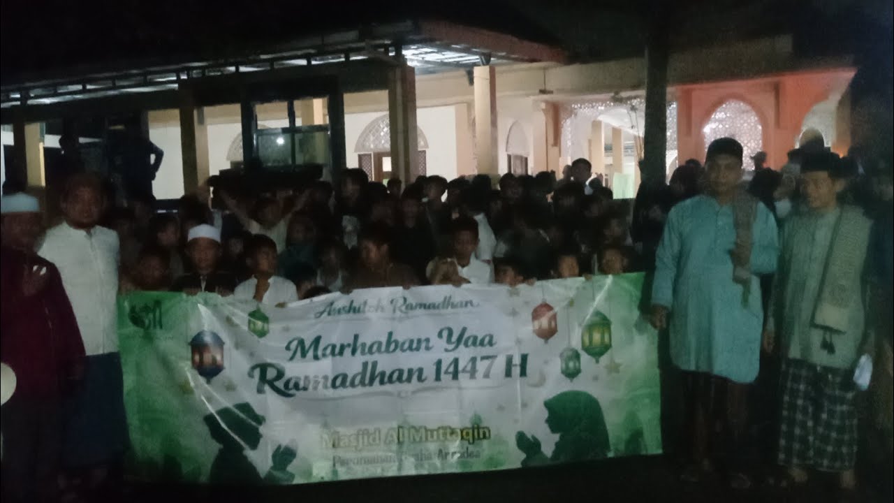 Warga Perumahan Graha Arradea Ciherang Mengikuti Pawai Obor, Menyambut Bulan Suci Ramadhan 1447 H