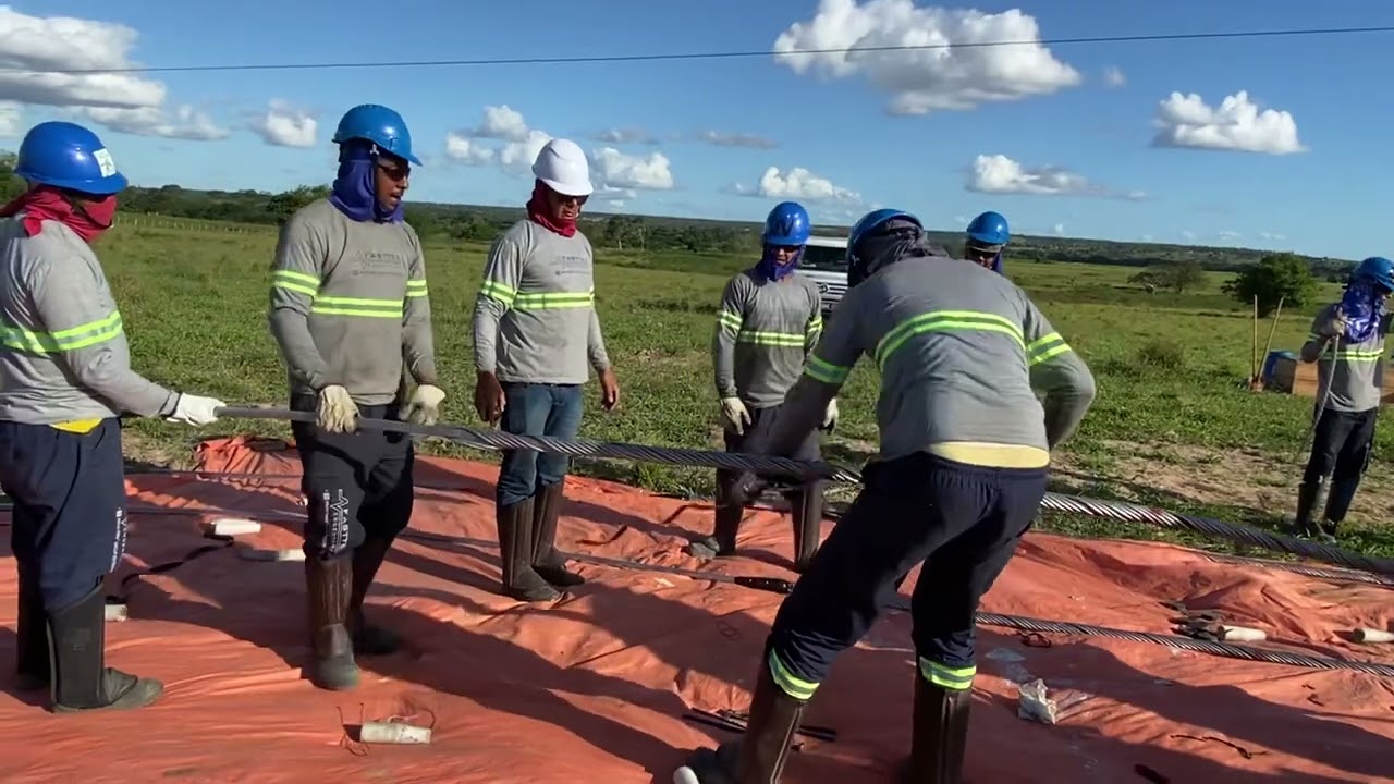 Fazendo emenda de cabo de linha de transmissão