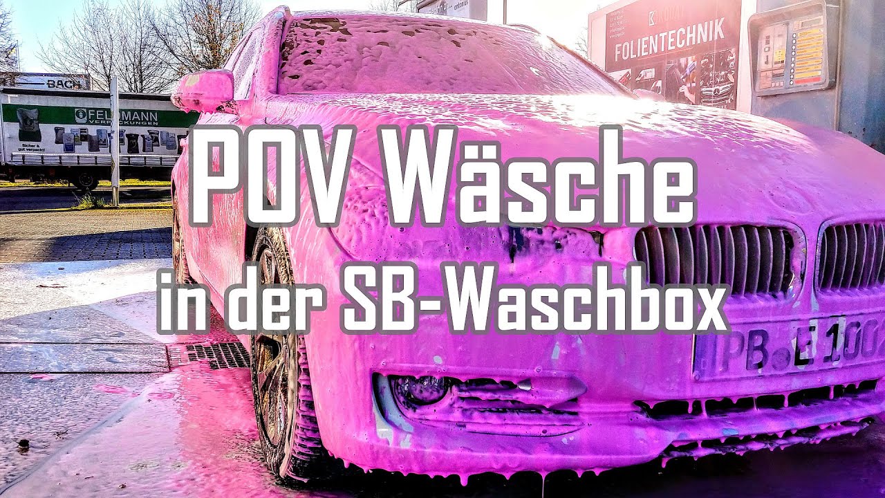 Autowäsche in der SB-Waschbox mit der Bürstenhaube [POV Perspektive]