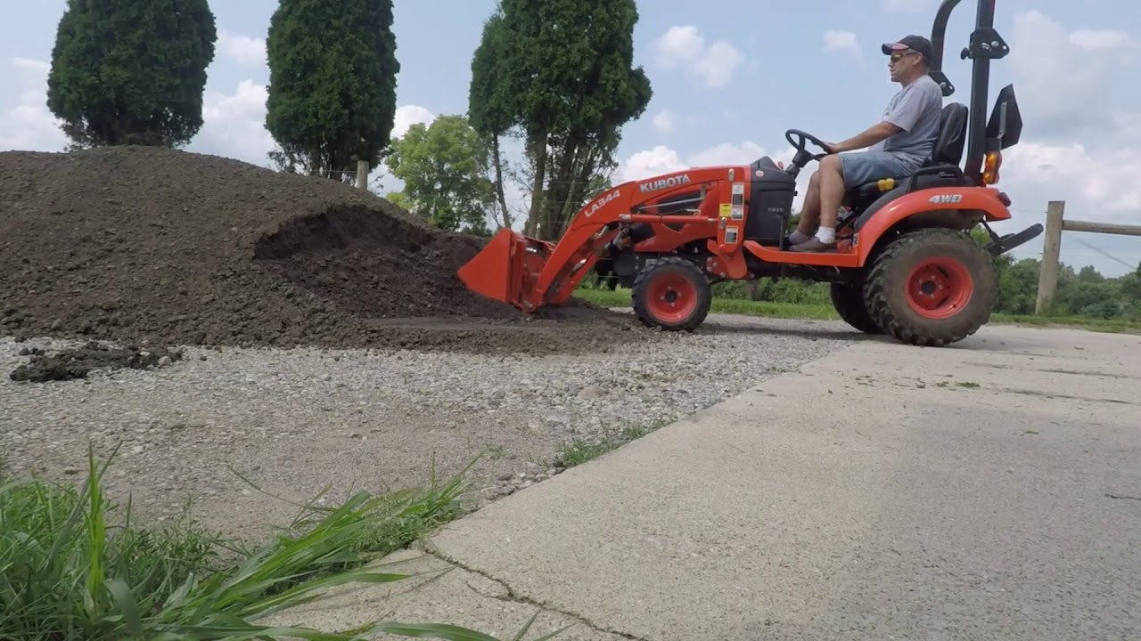 Moving16 tons of gravel with the Kubota BX2380 and LA 344 front end loaer