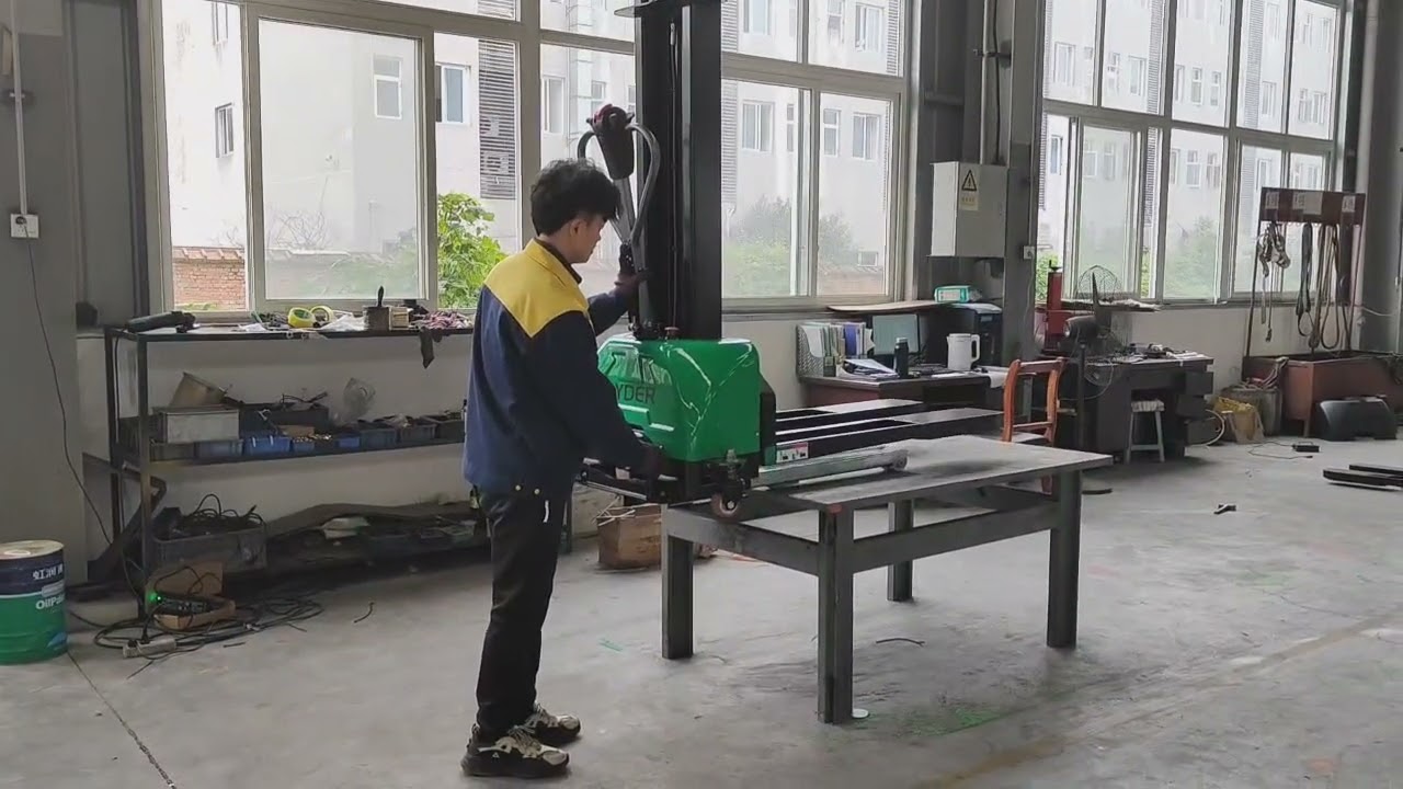 1t 1.3m full electric self loading stacker getting on and off the vehicle without load