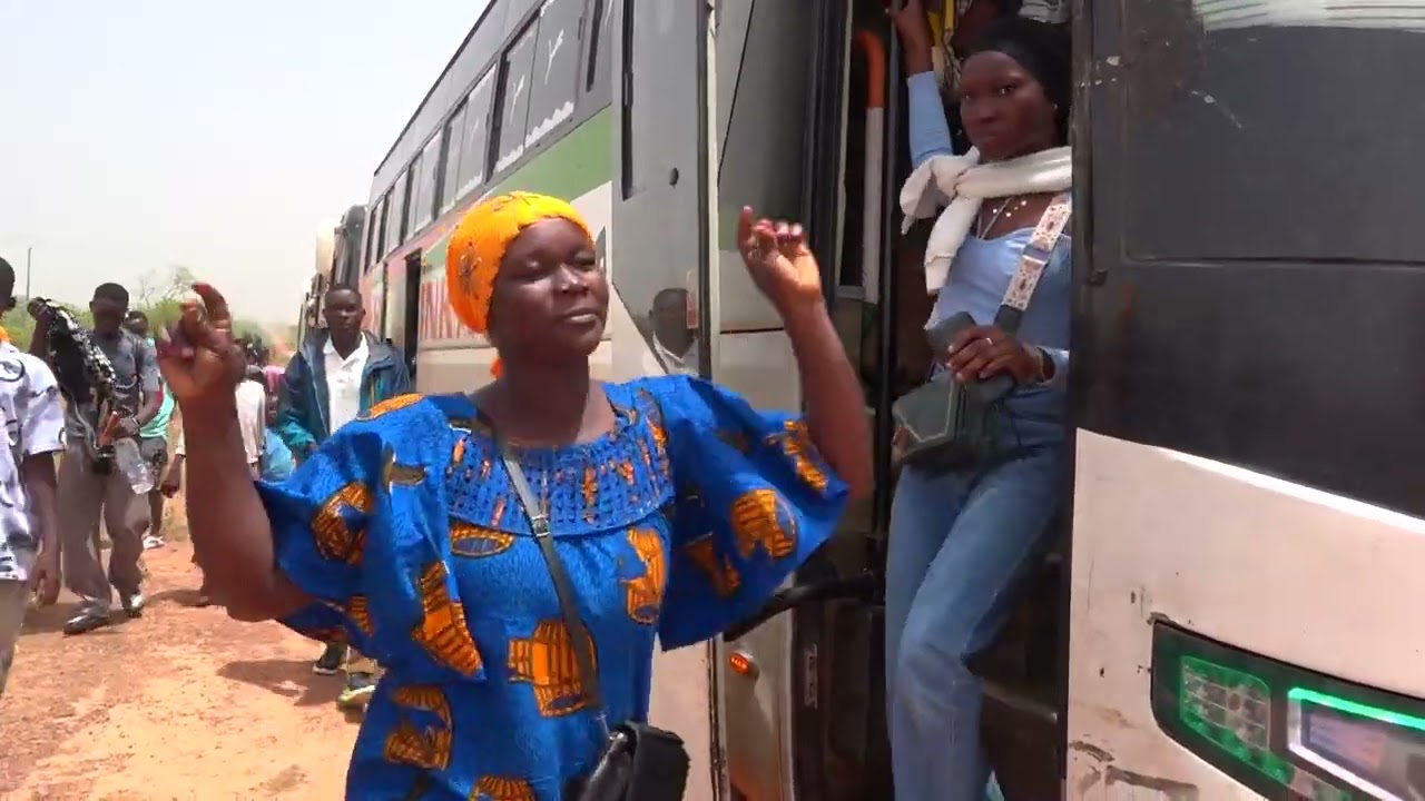 Preparatifs de la f&ecirc;te de P&acirc;ques en pays senoufo
