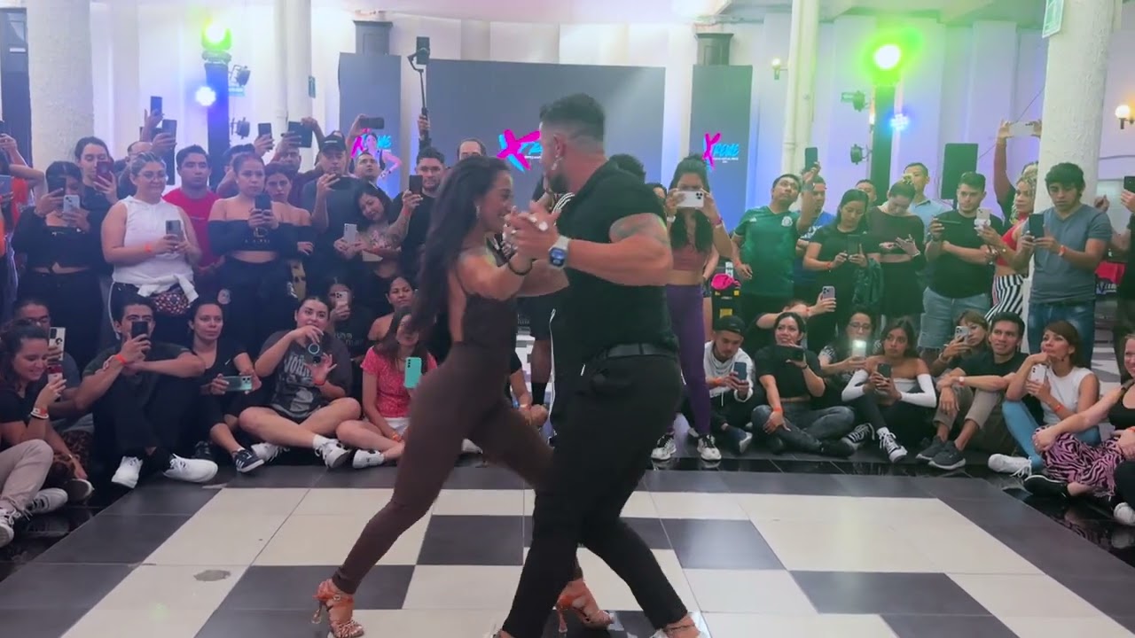KIKE Y NAHIR - Sensual Dance